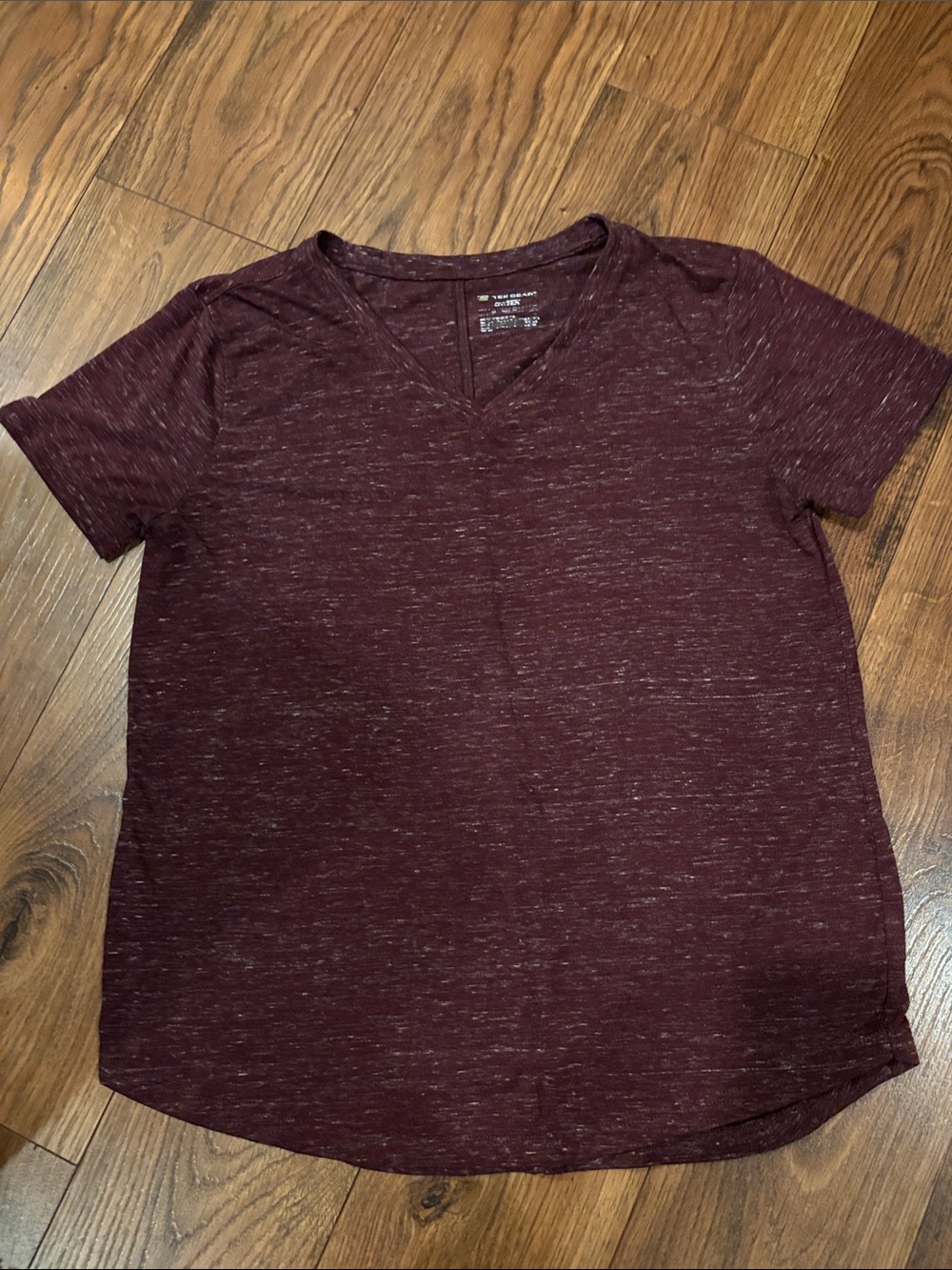 Tek Gear Women's Short Sleeve V-Neck Tee in Burgundy Heather